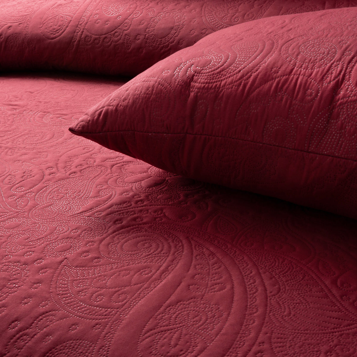 Spiral Vibes  3 Pcs Ultrasonic Bedspread - Maroon